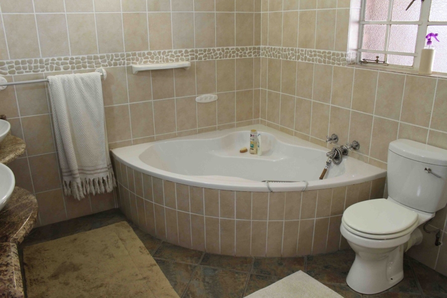 5 Bedroom Property for Sale in Oranjeville Free State